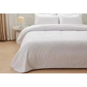 colcha blanca cama
