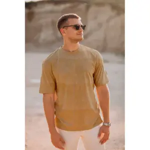 camiseta hombre beige manga corta