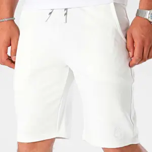 pantalones blancos cortos hombre