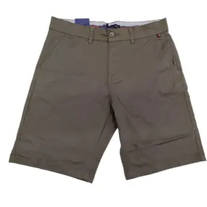 pantalones chinos verdes